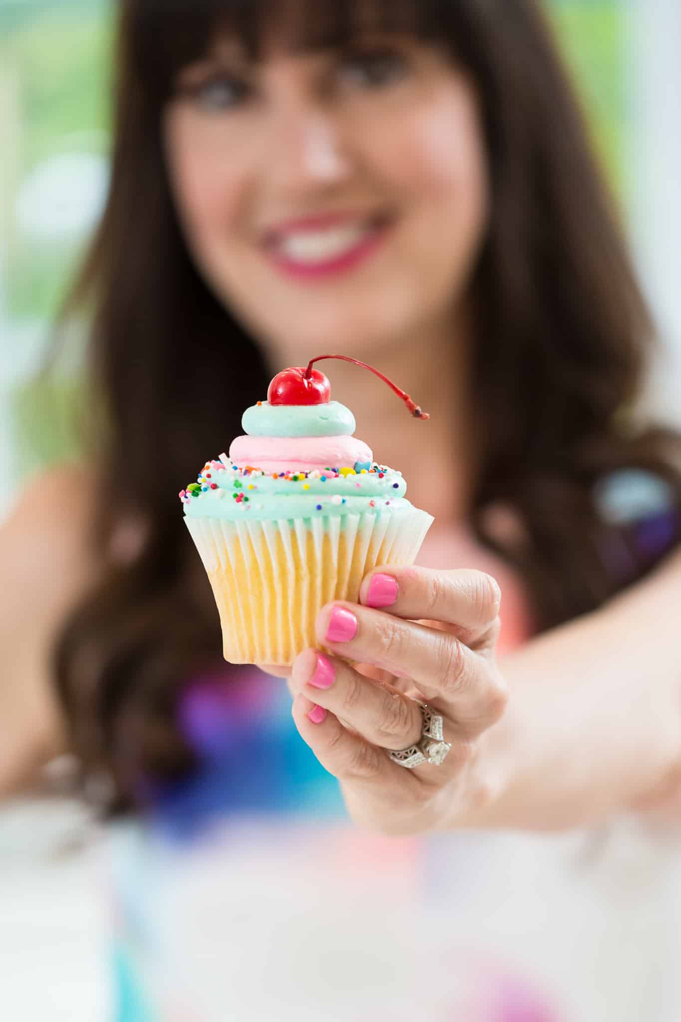 Yummy cupcakes from the Mom Loves Baking Blog